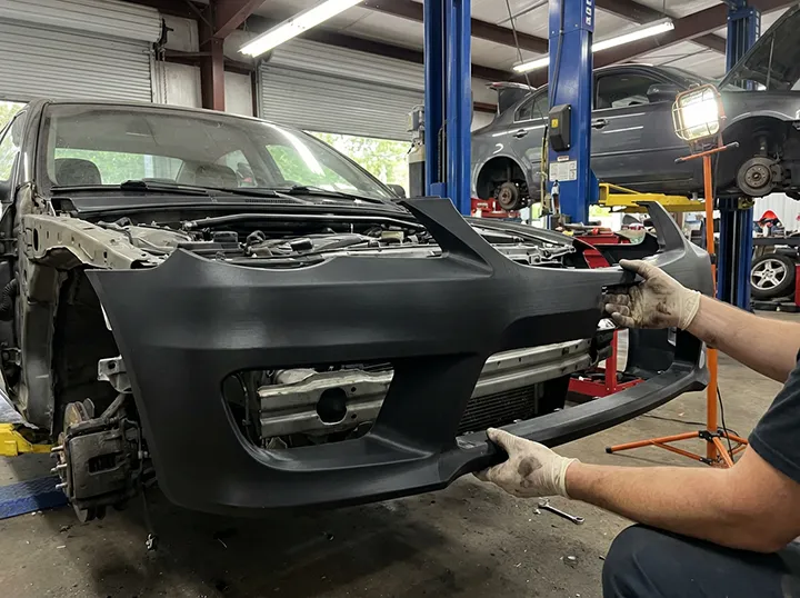 otomotiv-yedek-parca-3d-baski-prototip Otomotiv sektörü için 3D baskı ile üretilmiş, montaj uyumluluğu test edilen plastik yedek parça ve tampon prototipi.