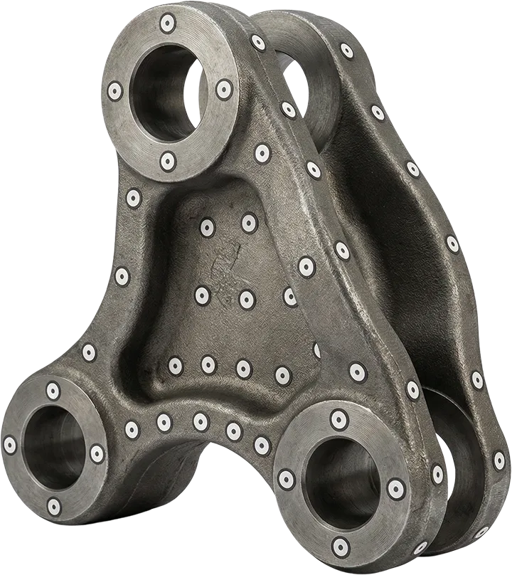 3d-scanning-reverse-engineering-legacy-mechanical-linkage Tersine mühendislik ve 3D tarama işlemi için referans noktaları (marker) ile işaretlenmiş ağır sanayi metal bağlantı parçası.